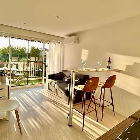 Holiday home One-bedr Ap 50m From The Terrace Swimming Pool Air Con *